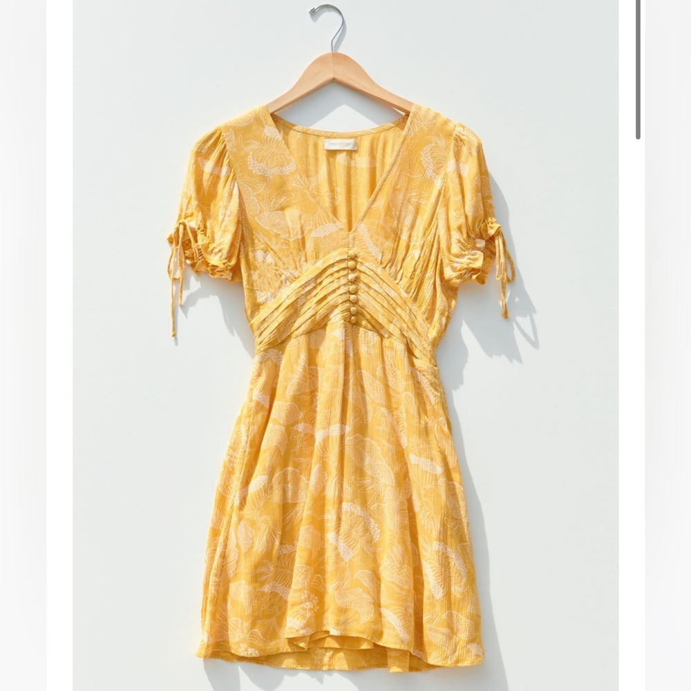 FLASH SALE ☀️ Urban Outfitters Talia dress